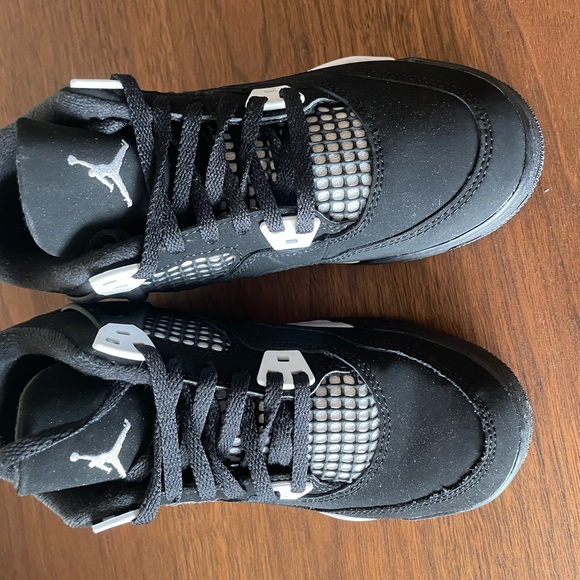 🆕 JORDAN 4 Retro White Thunder - Picture 4 of 9